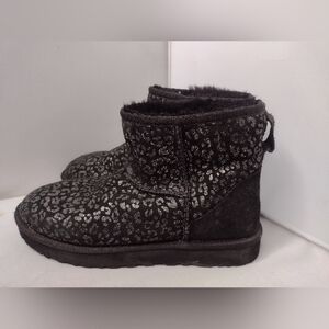 UGG Classic Mini Snow Leopard  Boots Size 9 Black Metallic B2